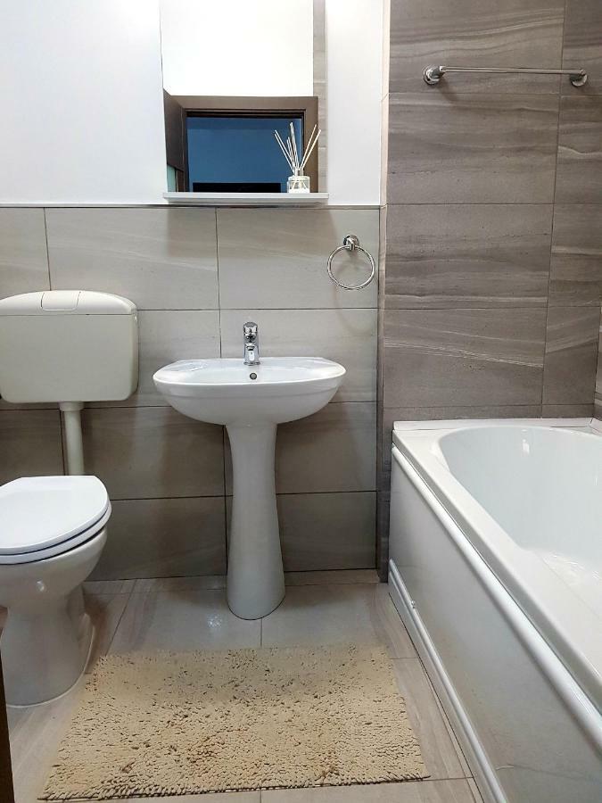 Happyhome Central Deluxe Apartments Oradea Exteriör bild